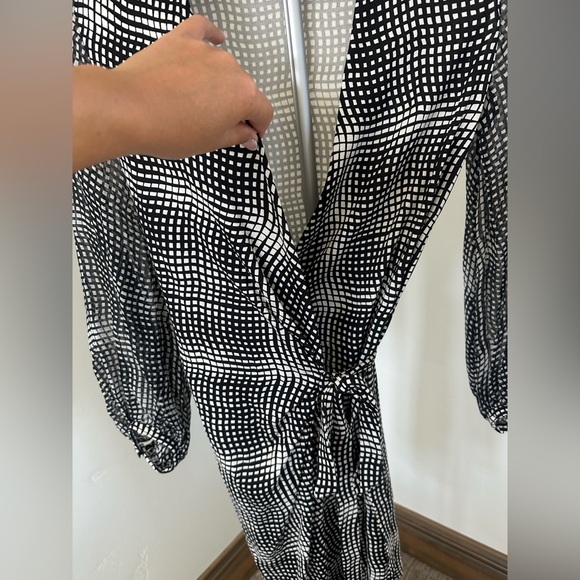 Diane Von Furstenberg Black and White Wrap Dress - Picture 7 of 8